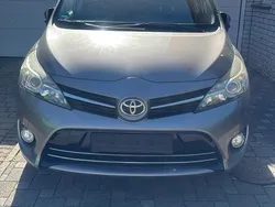 Braun Gebraucht 2015 Toyota Verso Van / Kleinbus | 7.600 € (Guter Preis)