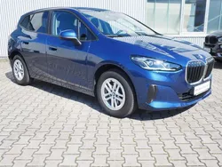 Blau Gebraucht 2022 BMW 220 Active Tourer Luxury Line Van / Kleinbus | 28.480 € (Fairer Preis)