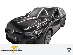 Schwarz Gebraucht 2024 VW Passat R-line Kombi | 43.880 €