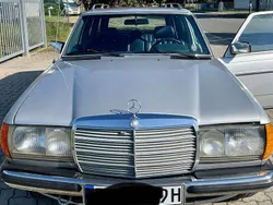 Silber Gebraucht 1981 Mercedes E230 Kombi | 9.999 €