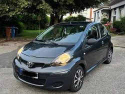 Grau Gebraucht 2010 Toyota Aygo Kleinwagen | 2.450 € (Fairer Preis)