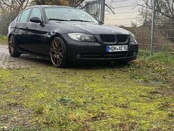 Schwarz Gebraucht 2008 BMW 330 Limousine | 8.000 €