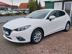 Weiß Gebraucht 2016 Mazda 3 Center-Line Limousine | 12.499 € (Fairer Preis)