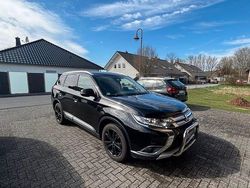 Schwarz Gebraucht 2016 Mitsubishi Outlander Plus SUV | 13.000 € (Fairer Preis)