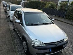 Silber Gebraucht 2002 Opel Corsa Kleinwagen | 2.000 € (Etwas zu teuer)