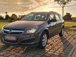 Grau Gebraucht 2009 Opel Astra Edition Kombi | 2.499 € (Fairer Preis)