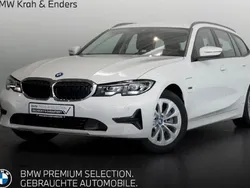 Weiss Gebraucht 2022 BMW 320e Sport Line Kombi | 29.950 € (Guter Preis)