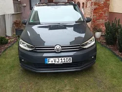 Grau Gebraucht 2020 VW Touran Highline Van / Kleinbus | 19.499 € (Guter Preis)