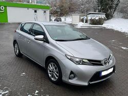 Silber Gebraucht 2014 Toyota Auris Limousine | 9.800 € (Guter Preis)