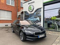 Schwarzmagic perleffekt Gebraucht 2025 Skoda Octavia Tour Kombi | 42.980 € (Teuer)