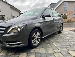 Grau Gebraucht 2012 Mercedes B180 Van / Kleinbus | 9.699 € (Teuer)