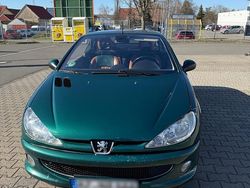Grün Gebraucht 2003 Peugeot 206 CC Roland Garros Cabrio | 1.200 € (Fairer Preis)