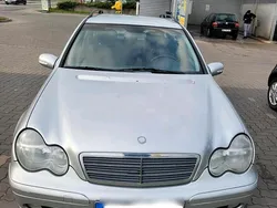 Grau Gebraucht 2002 Mercedes C200 Kombi | 950 €