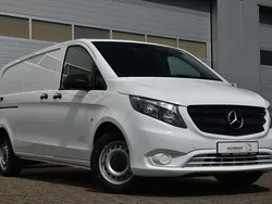 Weiß Gebraucht 2023 Mercedes Vito Van / Kleinbus | 32.899 € (Guter Preis)