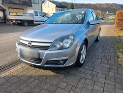 Grau Gebraucht 2005 Opel Astra Limousine | 1.490 € (Fairer Preis)