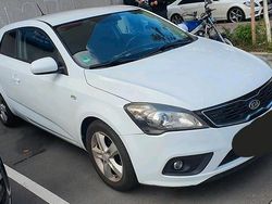 Weiß Gebraucht 2012 Kia ProCeed Kleinwagen | 1.700 € (Guter Preis)
