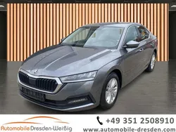 Grau Gebraucht 2023 Skoda Octavia Ambition Limousine | 18.980 € (Guter Preis)