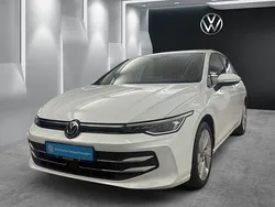 Pure white Gebraucht 2024 VW Golf VIII Business Limousine | 29.580 € (Fairer Preis)