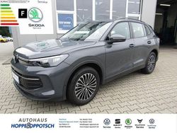 Grau Gebraucht 2024 VW Tiguan Life SUV | 38.595 € (Teuer)