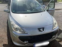 Grau Gebraucht 2007 Peugeot 307 Premium Kombi | 2.999 € (Fairer Preis)