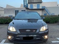 Grau Gebraucht 2006 Ford Focus ST Limousine | 7.000 €