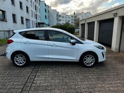 Weiß Gebraucht 2017 Ford Fiesta Trend Kleinwagen | 6.950 € (Fairer Preis)