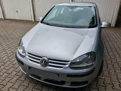 Silber Gebraucht 2004 VW Golf IV Kleinwagen | 1.500 € (Fairer Preis)