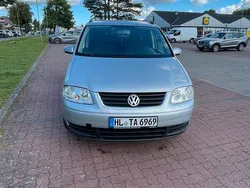 Grau Gebraucht 2006 VW Touran Van / Kleinbus | 2.800 € (Fairer Preis)