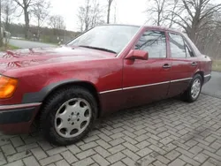 Rot Gebraucht 1993 Mercedes E230 Limousine | 2.999 €