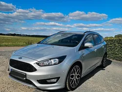 Silber Gebraucht 2017 Ford Focus ST-Line Kombi | 7.999 € (Guter Preis)