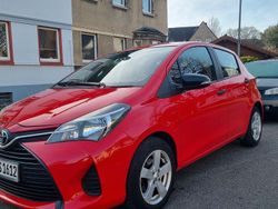 Rot Gebraucht 2015 Toyota Yaris Limousine | 8.000 € (Fairer Preis)