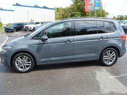 Grau Gebraucht 2025 VW Touran Comfortline Van / Kleinbus | 35.990 € (Fairer Preis)