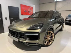 Q82 lightoakgreen Gebraucht 2023 Porsche Cayenne Turbo GT SUV | 187.900 €