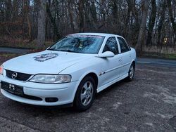 Weiß Gebraucht 1999 Opel Vectra Edition Limousine | 600 € (Superpreis)