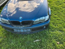 Blau Gebraucht 2003 BMW 320 Limousine | 1.000 € (Guter Preis)