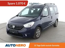 Blau Gebraucht 2016 Dacia Dokker Celebration Van | 10.960 € (Fairer Preis)