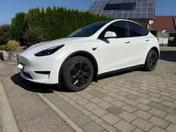 Weiß Gebraucht 2024 Tesla Model Y Standard Range SUV | 36.000 €
