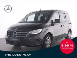 Schwarz loparitschwarz metalli Gebraucht 2024 Mercedes T180 Style Van / Kleinbus | 29.985 € (Teuer)