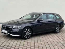 Grau Gebraucht 2021 Mercedes E300 Avantgarde Kombi | 52.850 €