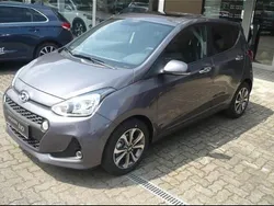 Grau Gebraucht 2016 Hyundai i10 Passion Kleinwagen | 11.500 € (Fairer Preis)