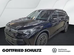Schwarz Gebraucht 2024 VW Tiguan Life SUV | 33.950 € (Fairer Preis)