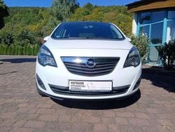 Weiß Gebraucht 2011 Opel Meriva Color Edition Van / Kleinbus | 3.990 € (Guter Preis)
