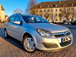 Silber Gebraucht 2006 Opel Astra Kombi | 1.750 €