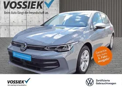 Grau Gebraucht 2024 VW Golf VIII Life Limousine | 24.222 € (Fairer Preis)