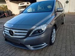 Grau Gebraucht 2014 Mercedes B250 Van / Kleinbus | 16.750 €
