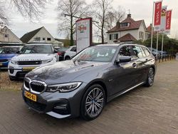 Grau Gebraucht 2022 BMW 330e M Sport Kombi | 27.044 € (Superpreis)