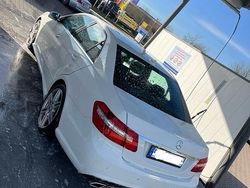 Weiß Gebraucht 2010 Mercedes E220 AMG line Limousine | 7.199 €