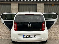Weiß Gebraucht 2015 VW up! CLUB Kleinwagen | 7.000 € (Etwas zu teuer)