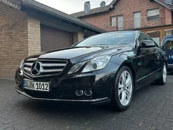 Schwarz Gebraucht 2011 Mercedes E200 Coupé | 14.700 € (Fairer Preis)