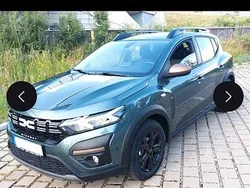 Grün Gebraucht 2024 Dacia Sandero Stepway Kleinwagen | 18.900 € (Fairer Preis)
